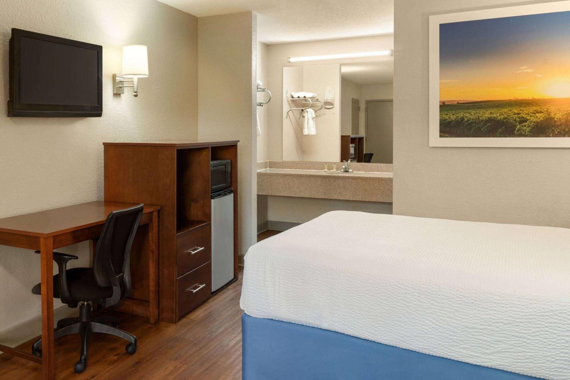 Days Inn By Wyndham Dillon Exteriér fotografie